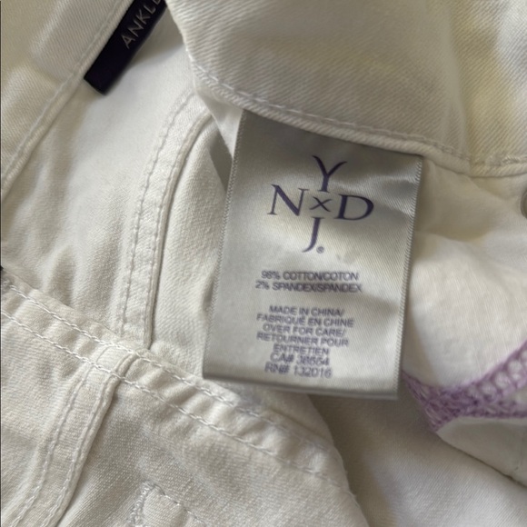 NYDJ White Straight Leg Jeans Crisp and Clean - Picture 6 of 6